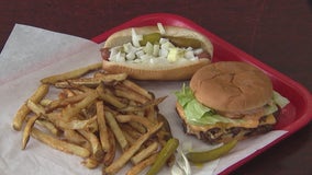 Chicago restaurants inducted into Vienna Beef Hot Dog Hall of Fame