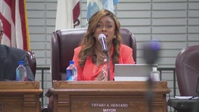 'Worst mayor in America': Dolton meeting with Tiffany Henyard turns to chaos