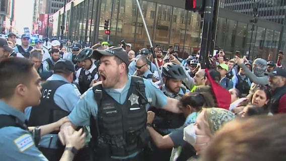 Chicago Palestine supporters take over downtown streets, clash with police