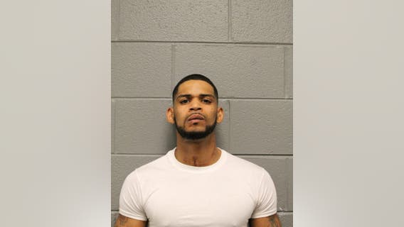 Chicago man pointed firearm at 33-year-old man before robbing business: police