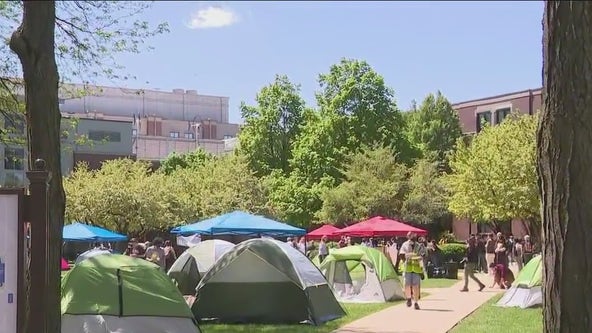 Chicago college students set up encampments on campus to protest war in Gaza