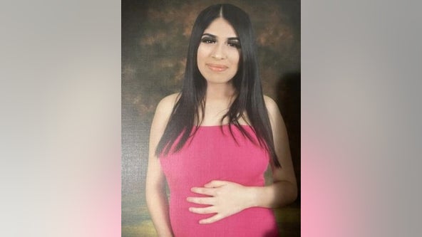 Lezly Martinez: Pregnant Chicago girl, 15, reported missing