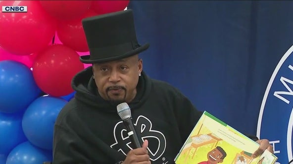 'Shark Tank' investor Daymond John inspires students at Chicago elementary school with new book
