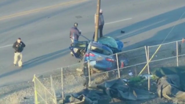 Woman dies, 2 kids ejected in South Deering crash