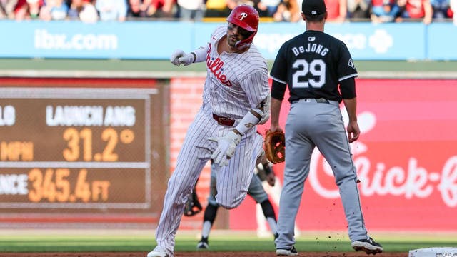 Zack Wheeler has no-hit bid for 7 1/3 innings as Phillies beat slumping White Sox 9-5