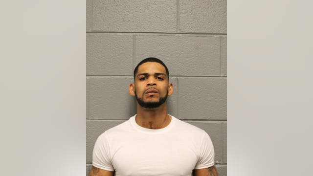 Chicago man pointed firearm at 33-year-old man before robbing business: police