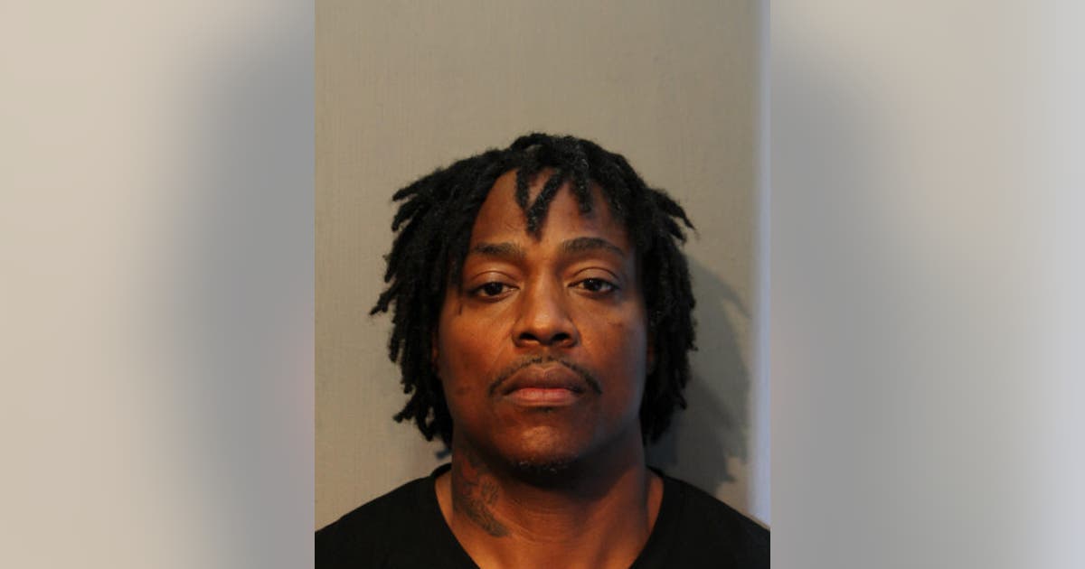 Chicago man on the run after allegedly shooting ex-girlfriend, her two ...