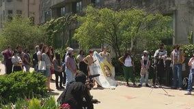 UChicago protesters show support for Palestine amid Alumni Weekend