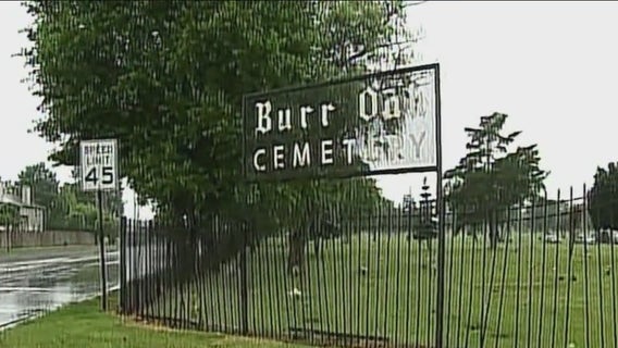 Chicago family finds human jaw bone, teeth while visiting grave at Burr Oak Cemetery