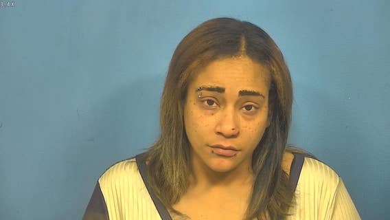 Illinois woman accused of drinking and driving then fleeing from police with 12-year-old daughter in car