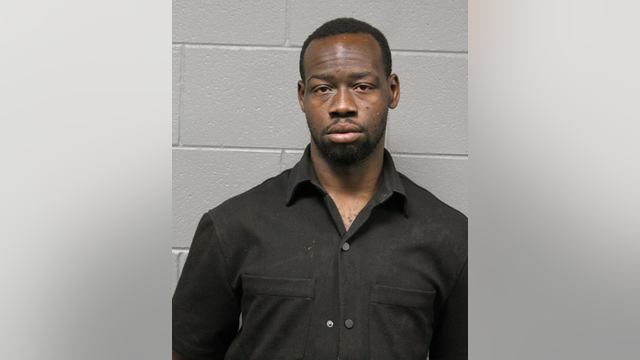 Chicago man arrested less than an hour after allegedly robbing business at gunpoint