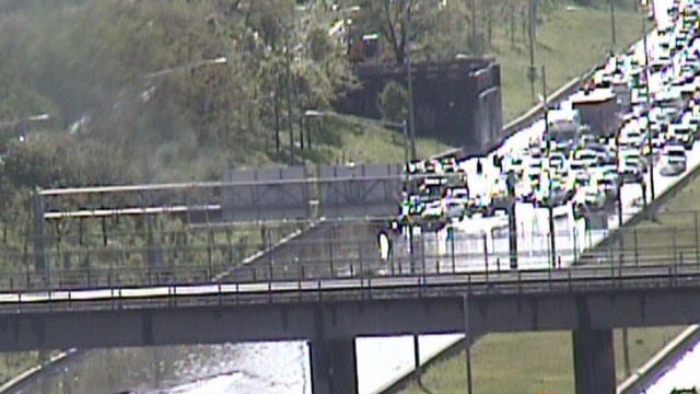 Flooding temporarily shuts down inbound I-57 lanes at Parnell in Cook County: IDOT