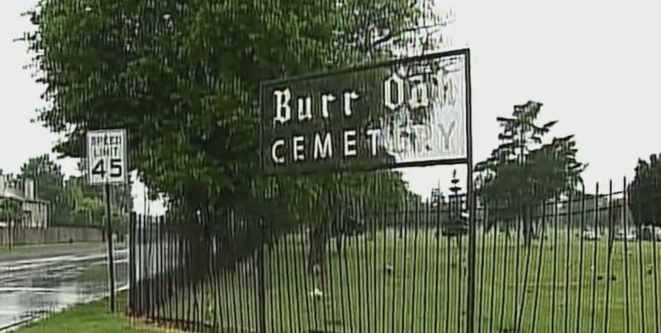 Chicago family finds human jaw bone, teeth while visiting grave at Burr Oak Cemetery