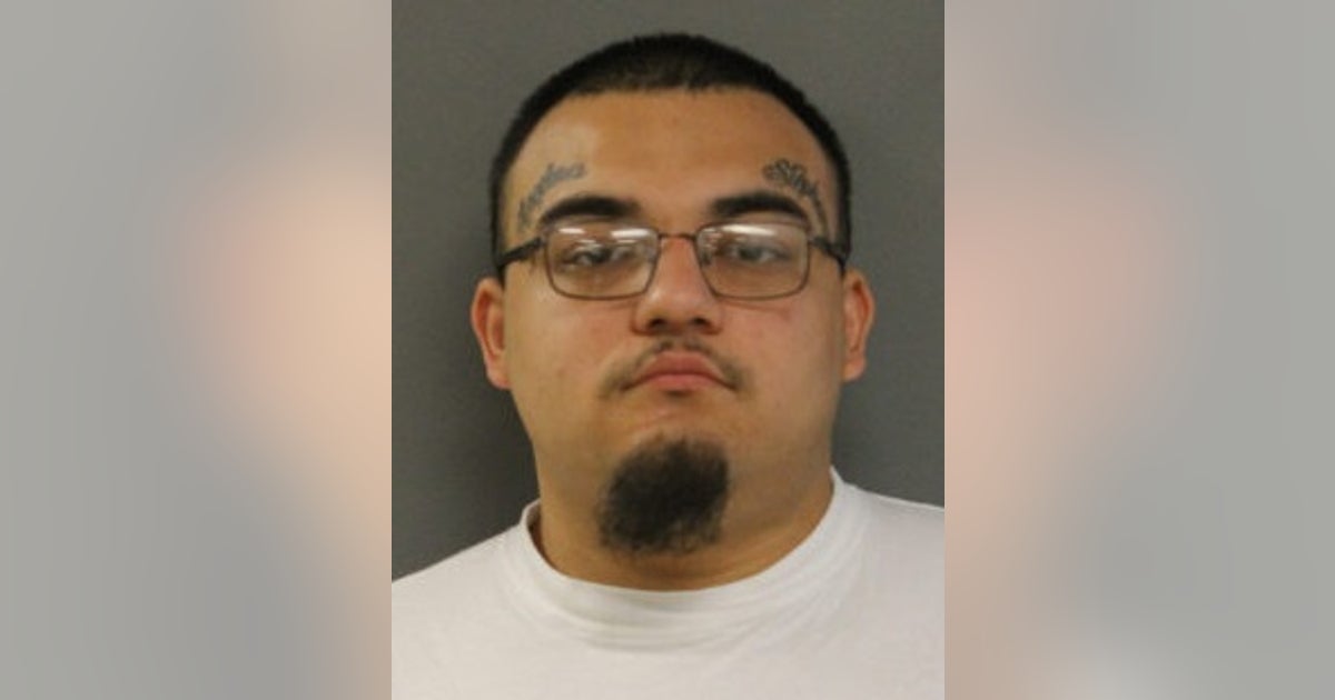 Chicago man charged with robbing SW Side business at gunpoint | FOX 32 ...