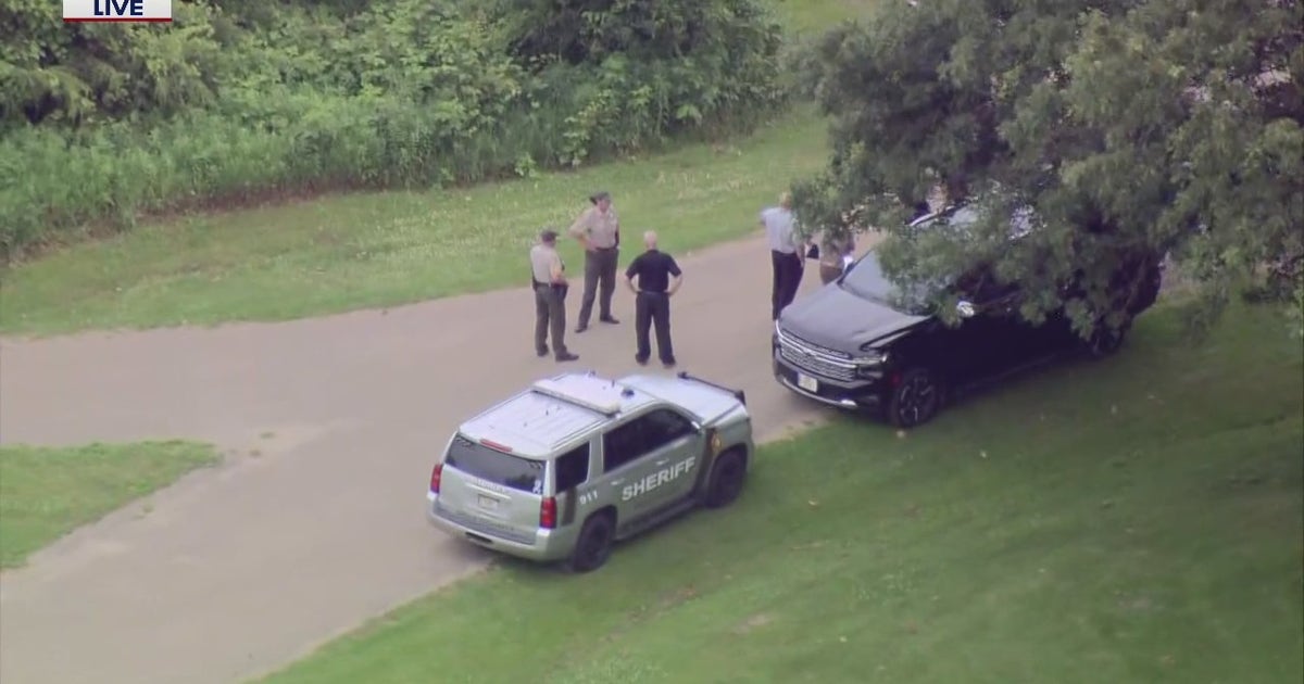 3 Ogle County deputies shot in Dixon standoff; suspect identified | FOX ...