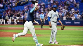 Brandon Lowe hits a game-ending homer as the Rays rally past the slumping Cubs 5-2