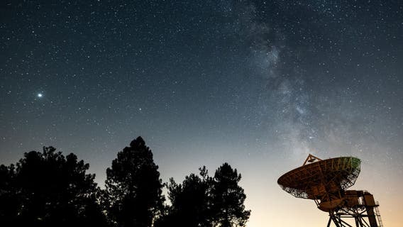 June skygazing highlights: Strawberry Moon, summertime planet parade