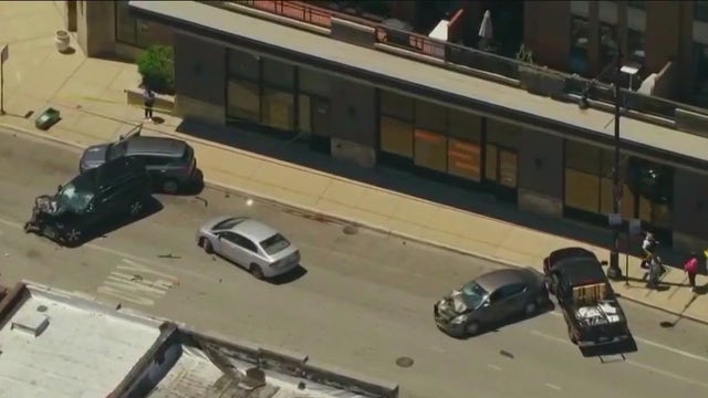 5 injured after CTA bus crashes into building, several vehicles in Bridgeport