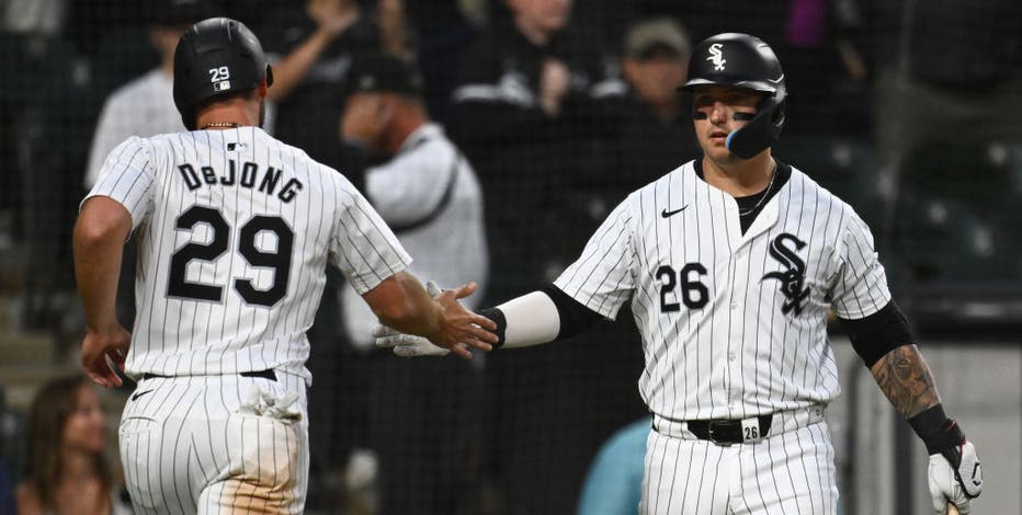White Sox use 3 homers to stop 14-game slide with 7-2 victory over Red Sox