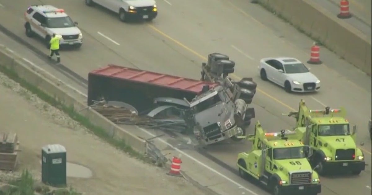 Semi rollover on Eisenhower Expressway backs up traffic for miles | FOX ...