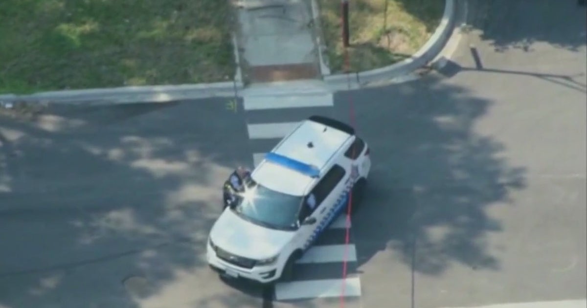 Chicago police shootout: 1 in custody after shots fired between gunmen ...