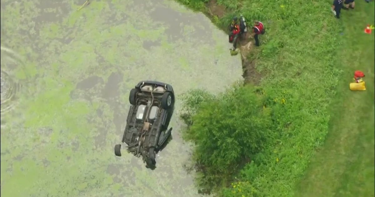 Man found dead in submerged vehicle in Wauconda retention pond ...