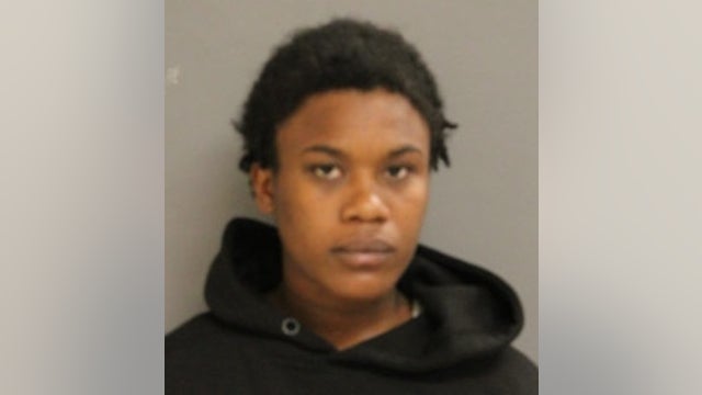 Cook County woman arrested 10 minutes after allegedly robbing man on CTA train