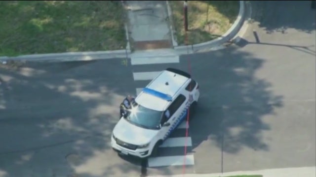 Chicago police shootout: 1 in custody after shots fired between gunmen, off-duty officer