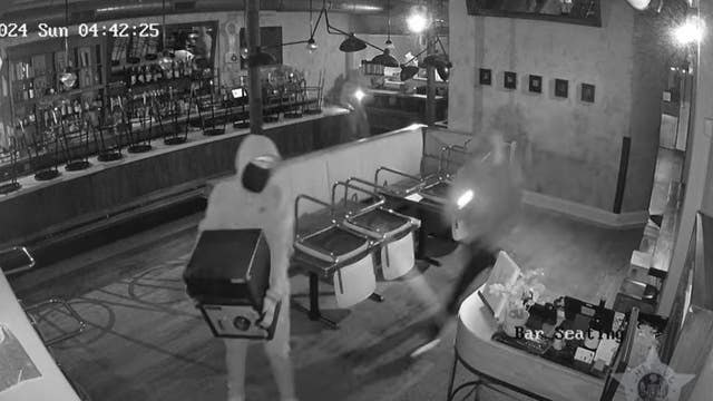 Video shows 4 offenders burglarizing several Logan Square and Humboldt Park businesses, stealing safe