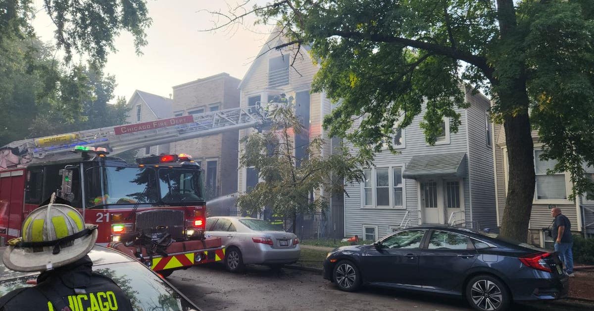 Firefighters battle blaze at Lake View home | FOX 32 Chicago