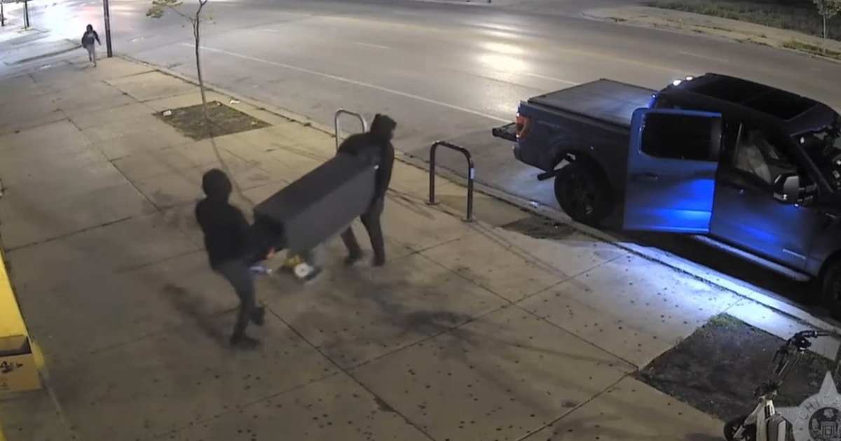 Chicago police seek public's help in solving West Side robbery spree ...