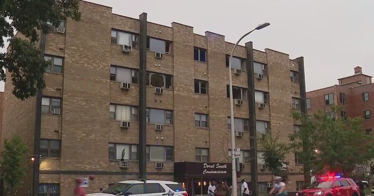 2 rescued from fire at South Shore apartment complex | FOX 32 Chicago
