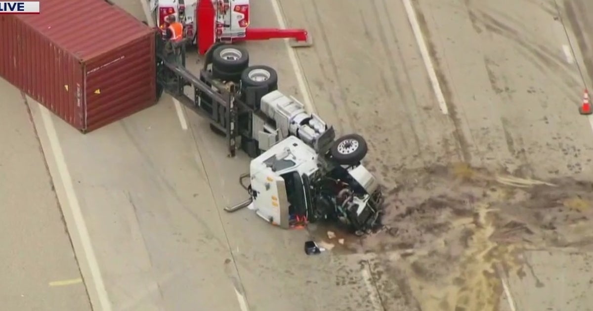 2 drivers hospitalized after crash on I-90 near Schaumburg | FOX 32 Chicago