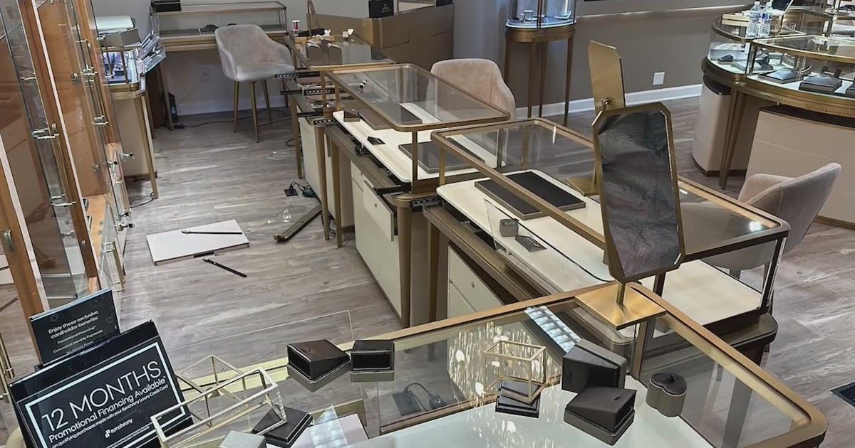 Burglars steal over $1M in jewelry from Schaumburg's Woodfield Mall ...