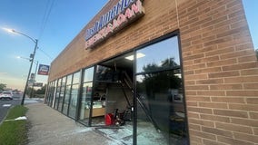 3 thieves crash car into Chicago pawn shop, steal merchandise: police