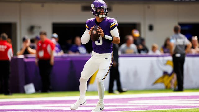 La Grange Park native, Vikings QB McCarthy needs surgery on meniscus tear in right knee