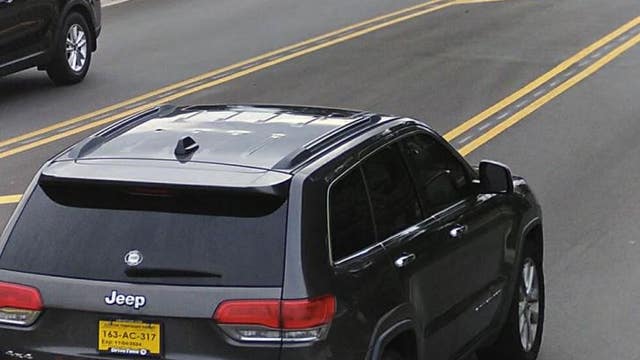 Oak Lawn 7-Eleven cashier, customers robbed at gunpoint; no suspects in custody