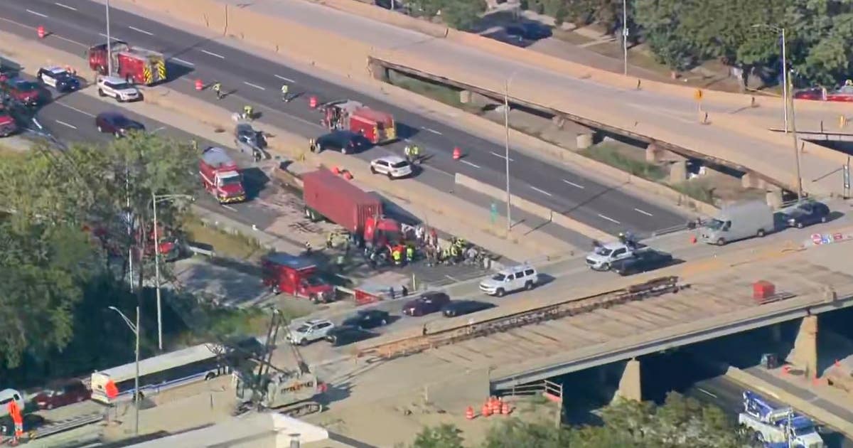 Edens Expressway reopens after multi-vehicle crash, oil spill | FOX 32 ...