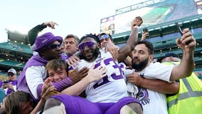 Sam Darnold and undefeated Vikings dominate first half and hang on to beat Packers 31-29