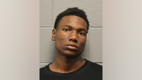 18-year-old Chicago man allegedly battered, robbed another man at gunpoint on West Side: police