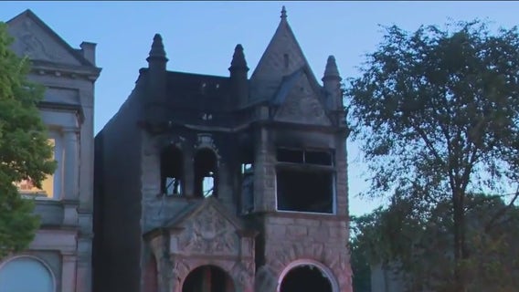 Fire breaks out at apartment in East Garfield Park