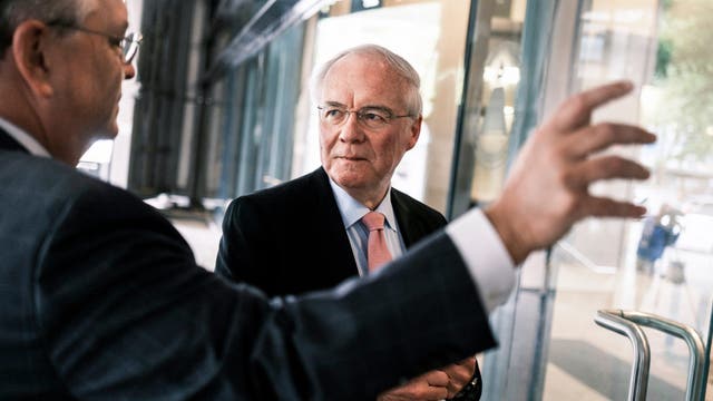 CEO of Kroger, Mariano's parent company, resigns after probe into personal conduct