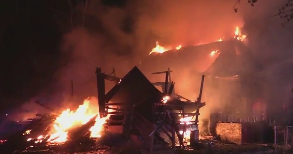Fire tears through 6 homes in Chicago Heights | FOX 32 Chicago