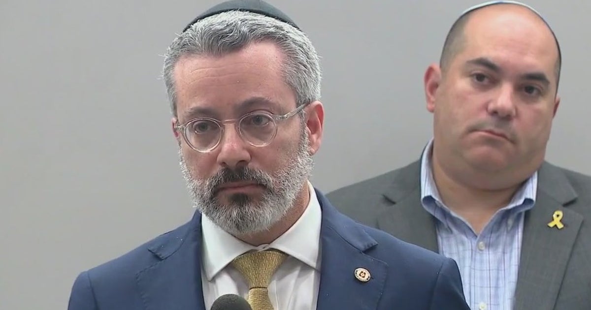 Jewish leaders demand hate crime charges after man shot on way to ...