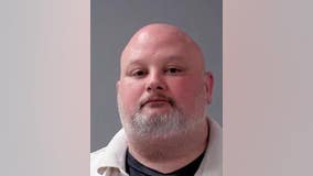 Illinois Department of Corrections employee arrested for sending explicit messages to underage girl: police