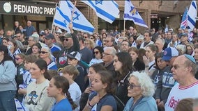 'Sick to my stomach': Highland Park crowd calls for release of hostages held by Hamas