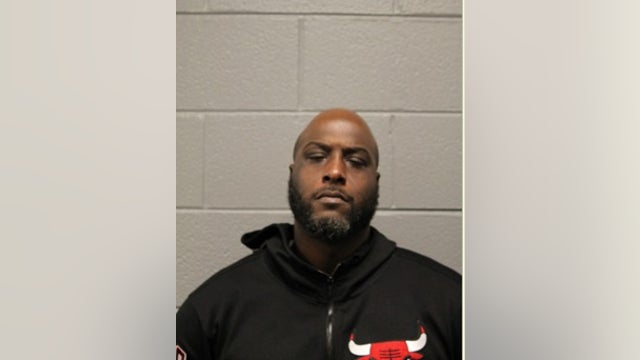 Chicago man arrested after shooting woman, robbing business at gunpoint: police