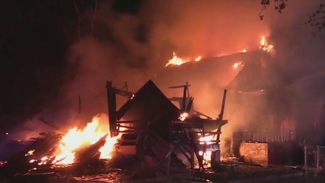Fire tears through 6 homes in Chicago Heights