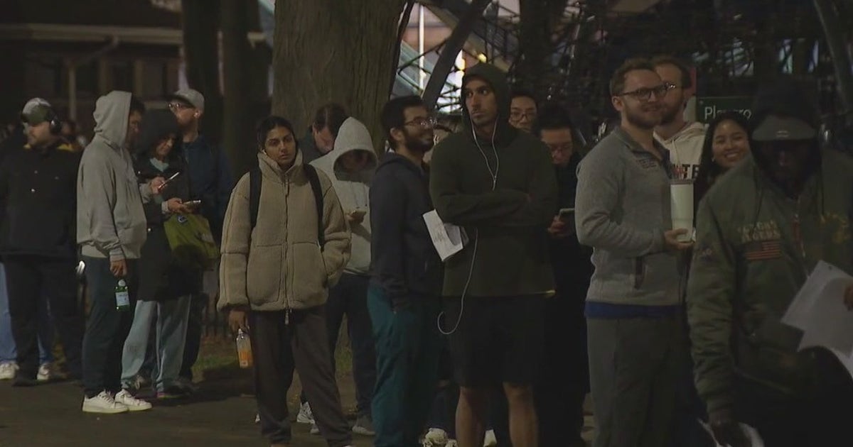 Chicagoans face hours in line on last day of early voting | FOX 32 Chicago
