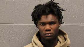 Chicago man charged with robbing 3 at gunpoint